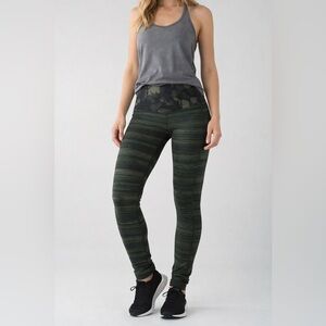 Lululemon Skinny Groove Pant II Roll Down Green Black Print Size 4